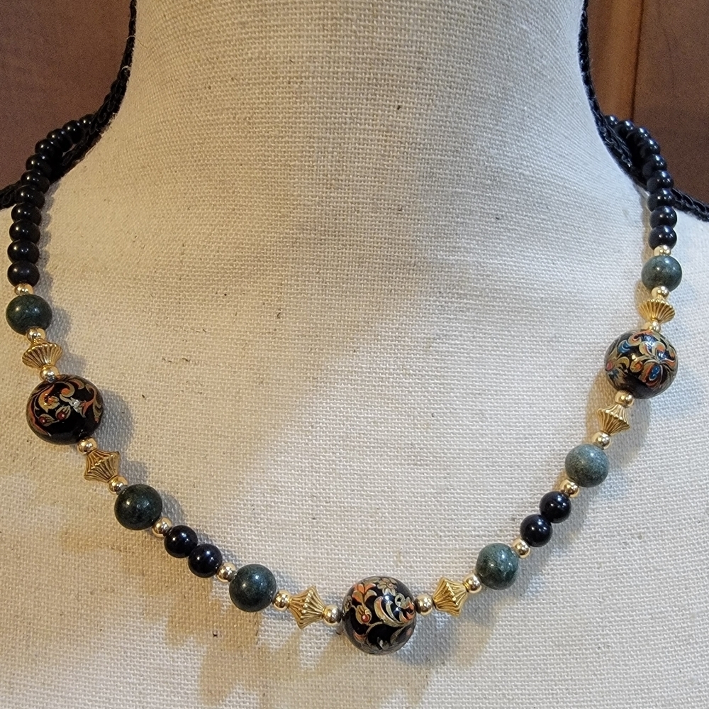 Vintage Black Stone Necklace Ornate Floral Decorated Beads Gold Tone 18”